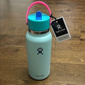 New, Hydro Flask Polar Plunge Limited Edition Bottle